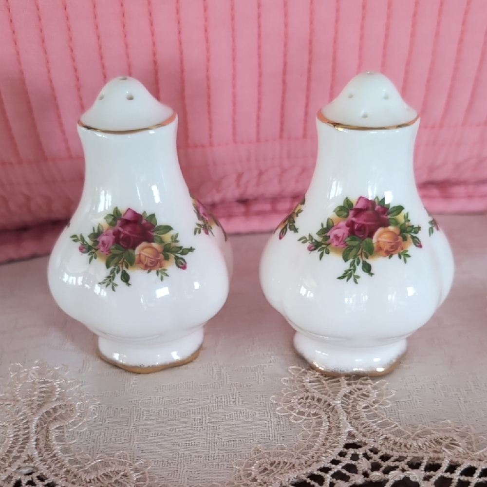 Royal Albert Old Country Roses Salt And Pepper Shakers